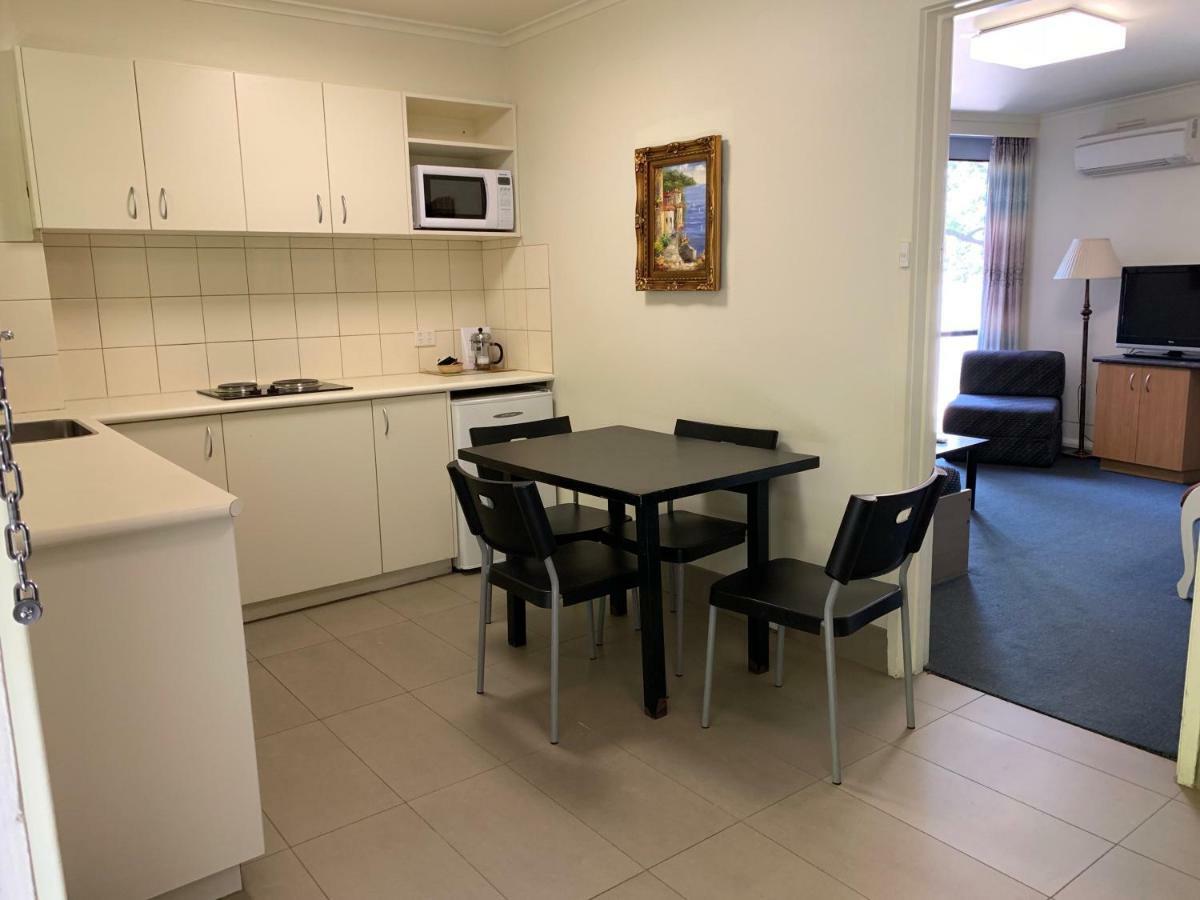 Albert Heights Serviced Apartments Melbourne Exterior photo
